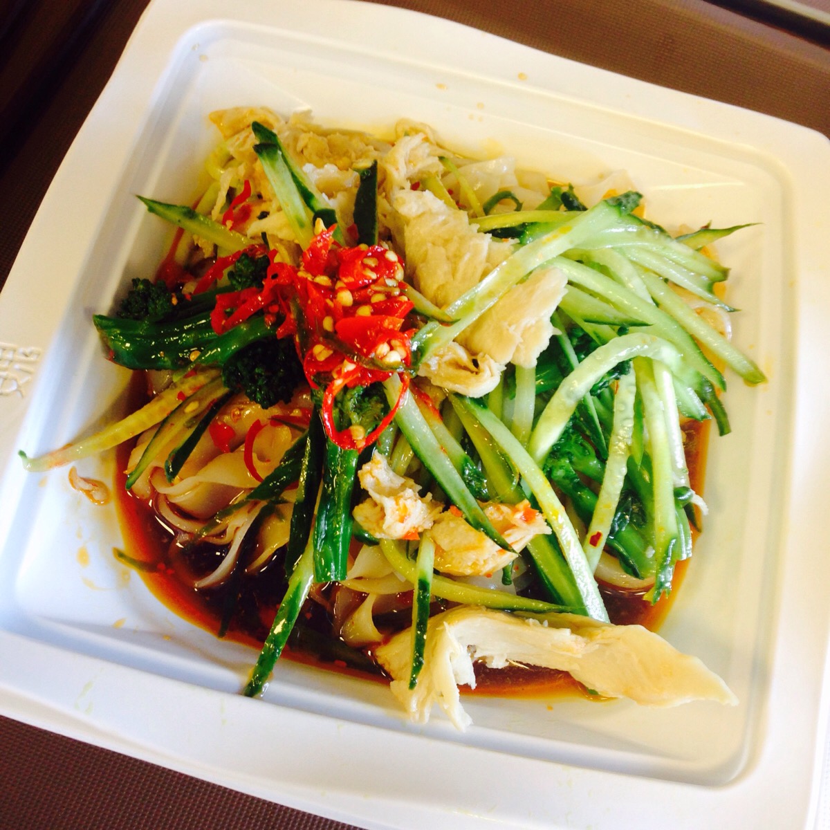 涼皮調(diào)制紅油很重要