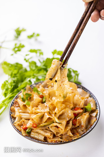 小暑時節，麻辣涼皮與消暑養生